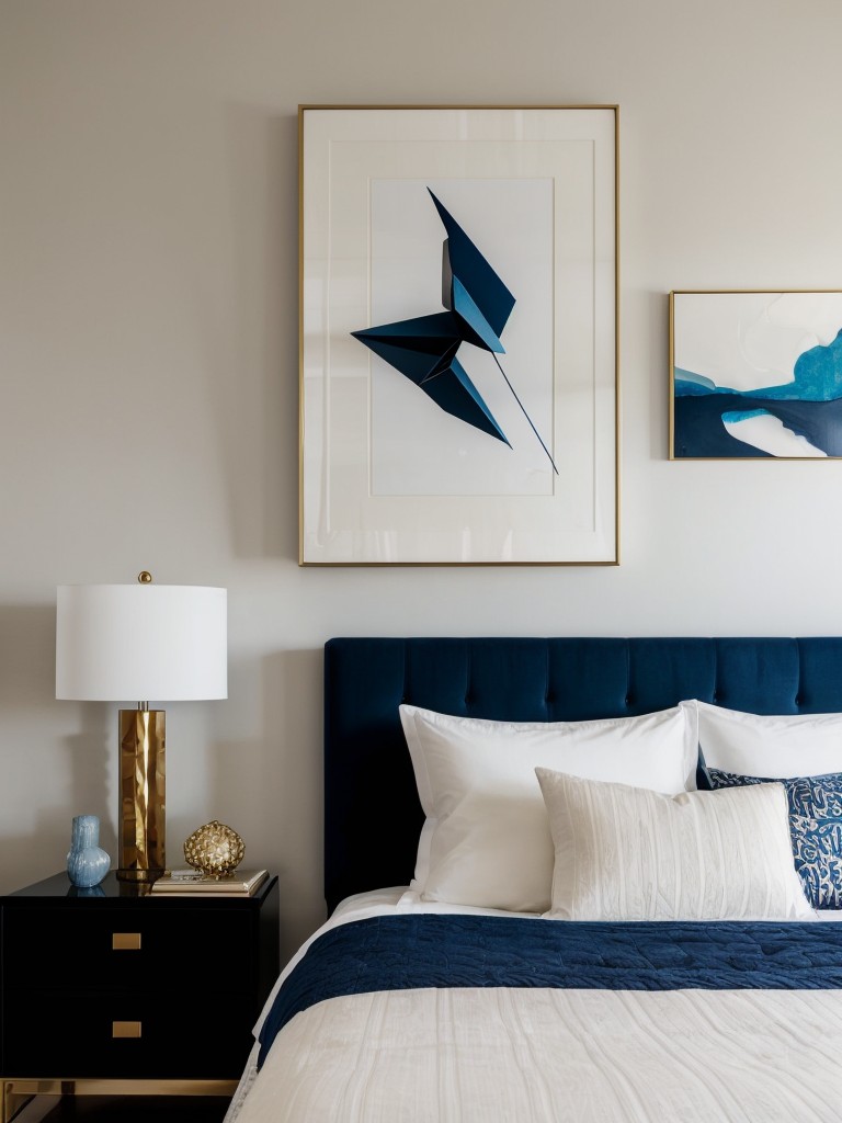 Cozy Coastal Vibes: Navy Bedroom Decor Ideas