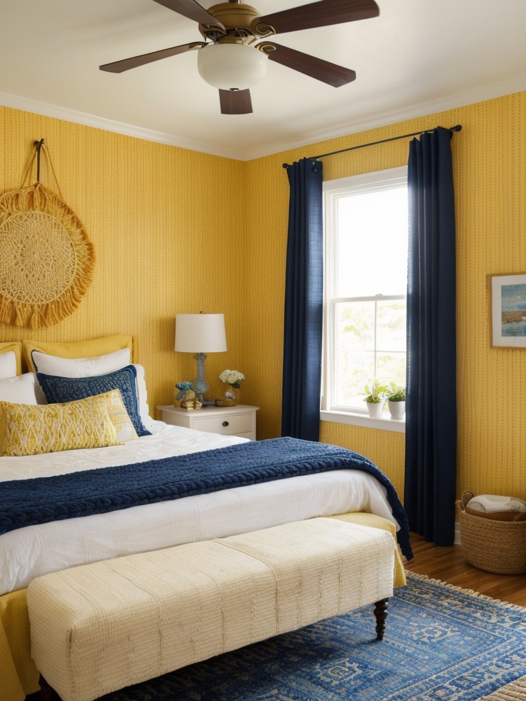 Bold and inviting: Navy and yellow apartment décor ideas