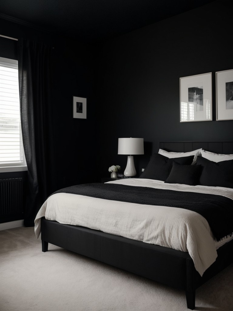 Chic Black Bedroom: Create a Dramatic and Stylish Look!